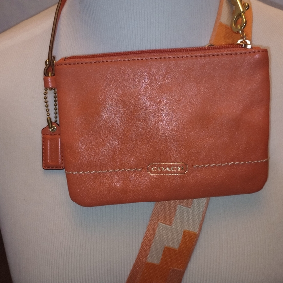 Coach wristlet and urban outfitters bag!! - Picture 3 of 12